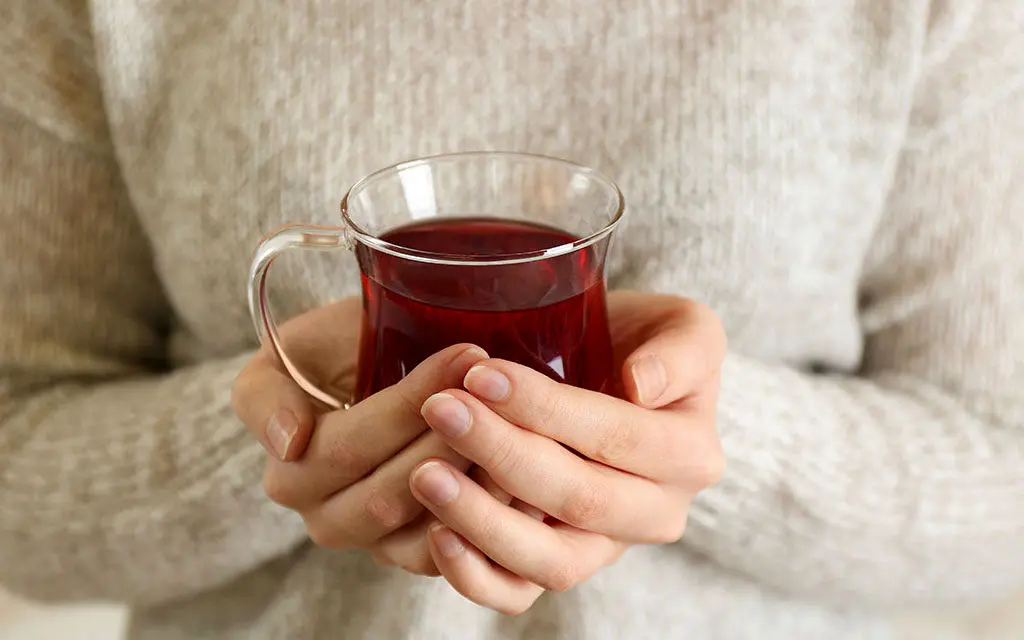 توصیه پژوهشگران استرالیایی به زنان: چای بنوشید تا استخوان‌هایتان مستحکم بماند