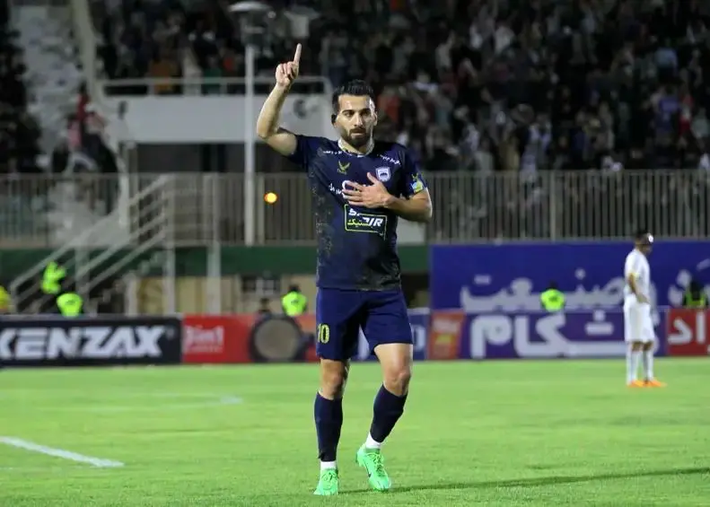 غاطبان قطعی چادرملو مقابل استقلال