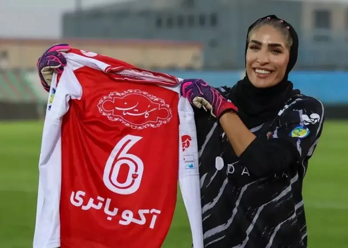 تصویر؛ کری سنگین گلر پرسپولیس برای استقلالی‌ها