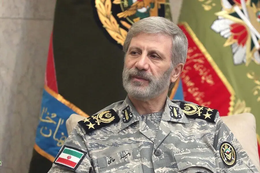 امیر حاتمی شخصاً برای تست یک بالگرد بازآماده شده با آن پرواز کرد