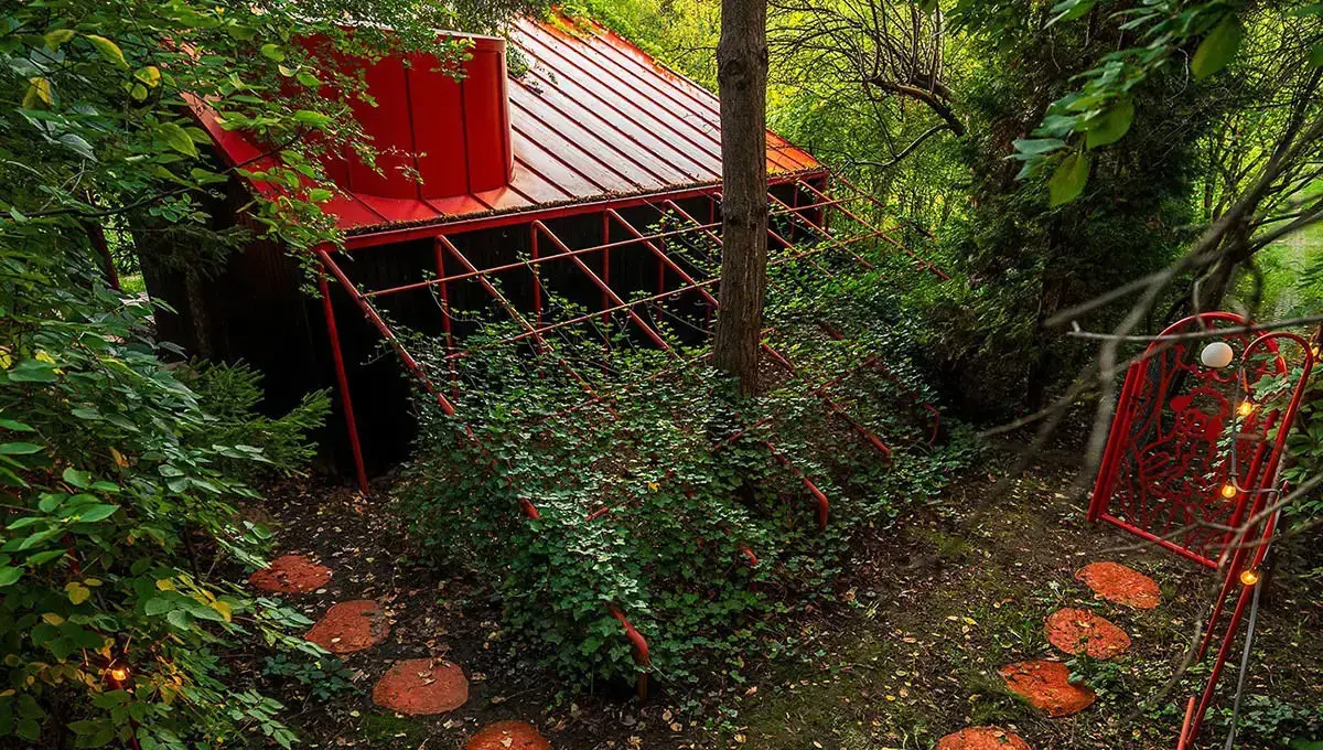 جادوی معماری؛ رنگ، چوب و فلز در قلب ورشو