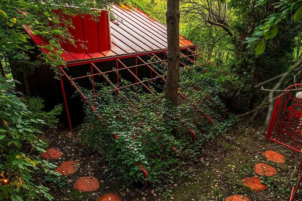 جادوی معماری؛ رنگ، چوب و فلز در قلب ورشو