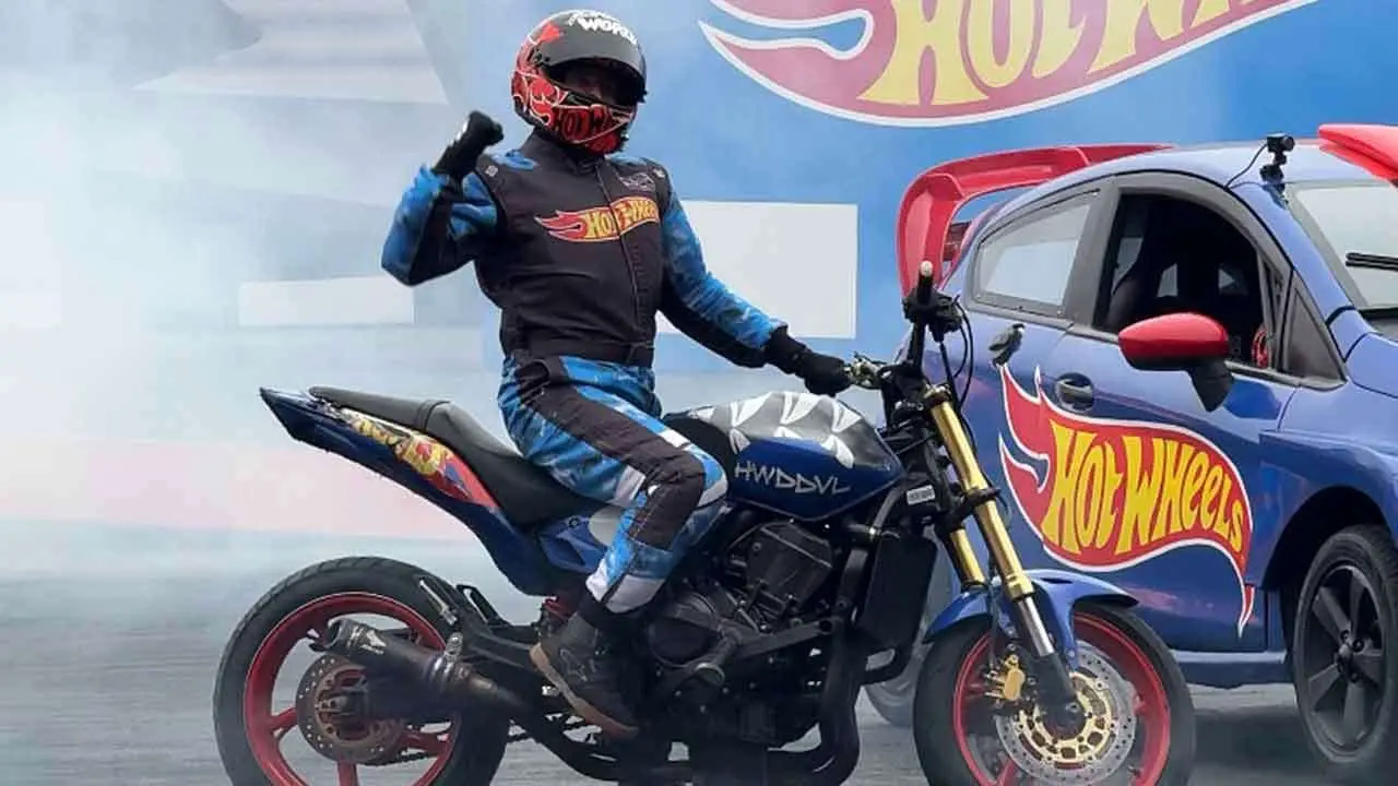 مرگ دلخراش یک موتورسوار در حین انجام حرکات نمایشی