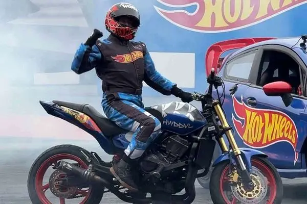 مرگ دلخراش یک موتورسوار در حین انجام حرکات نمایشی