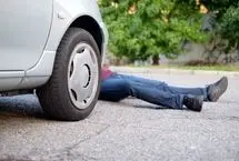 مرگ زن و مرد عابر زیر چرخ‌های خودرو

