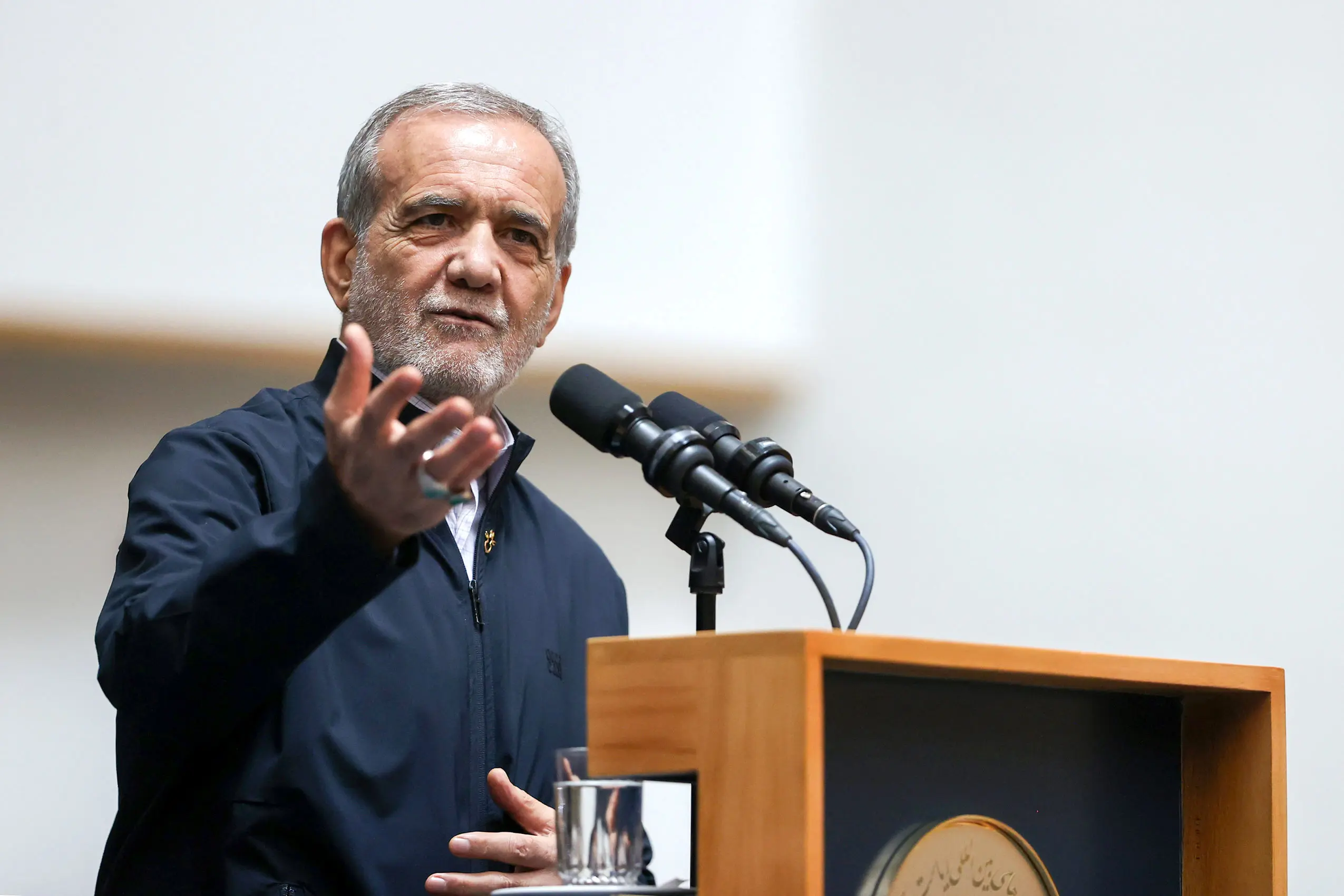 پزشکیان: ان شاءالله مجلس همراهی کند تا وزیر اقتصاد از مجلس رای بگیرد