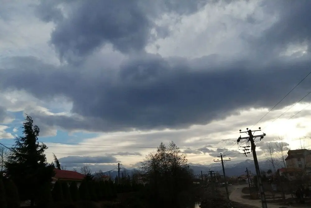 تصویری از آسمان غبارآلود تهران