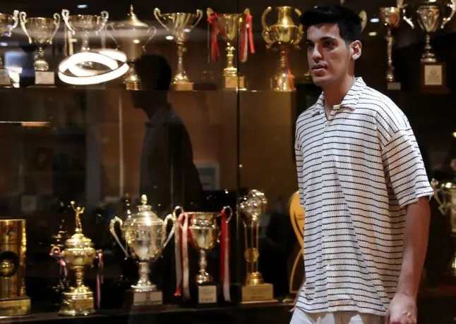 انتقال صابر کاظمی با اورژانس هوایی از دوحه به تهران