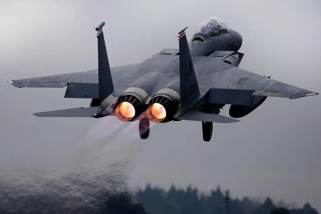 مصرف سوخت سرسام‌آور جنگنده F-15 ایگل در سرعت‌های مختلف