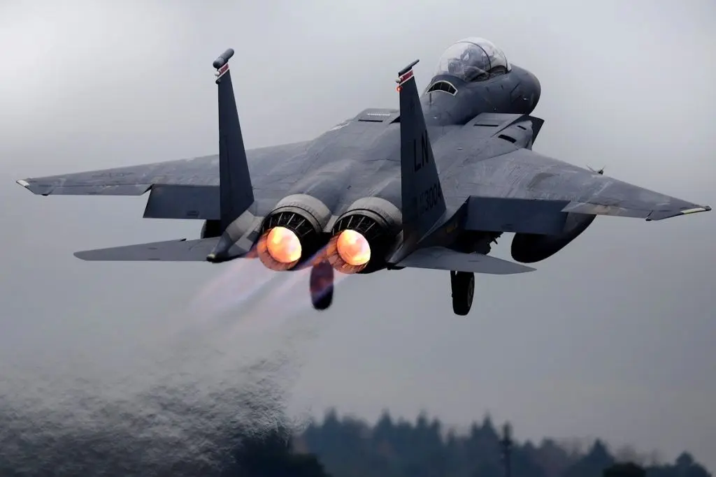 مصرف سوخت سرسام‌آور جنگنده F-15 ایگل در سرعت‌های مختلف