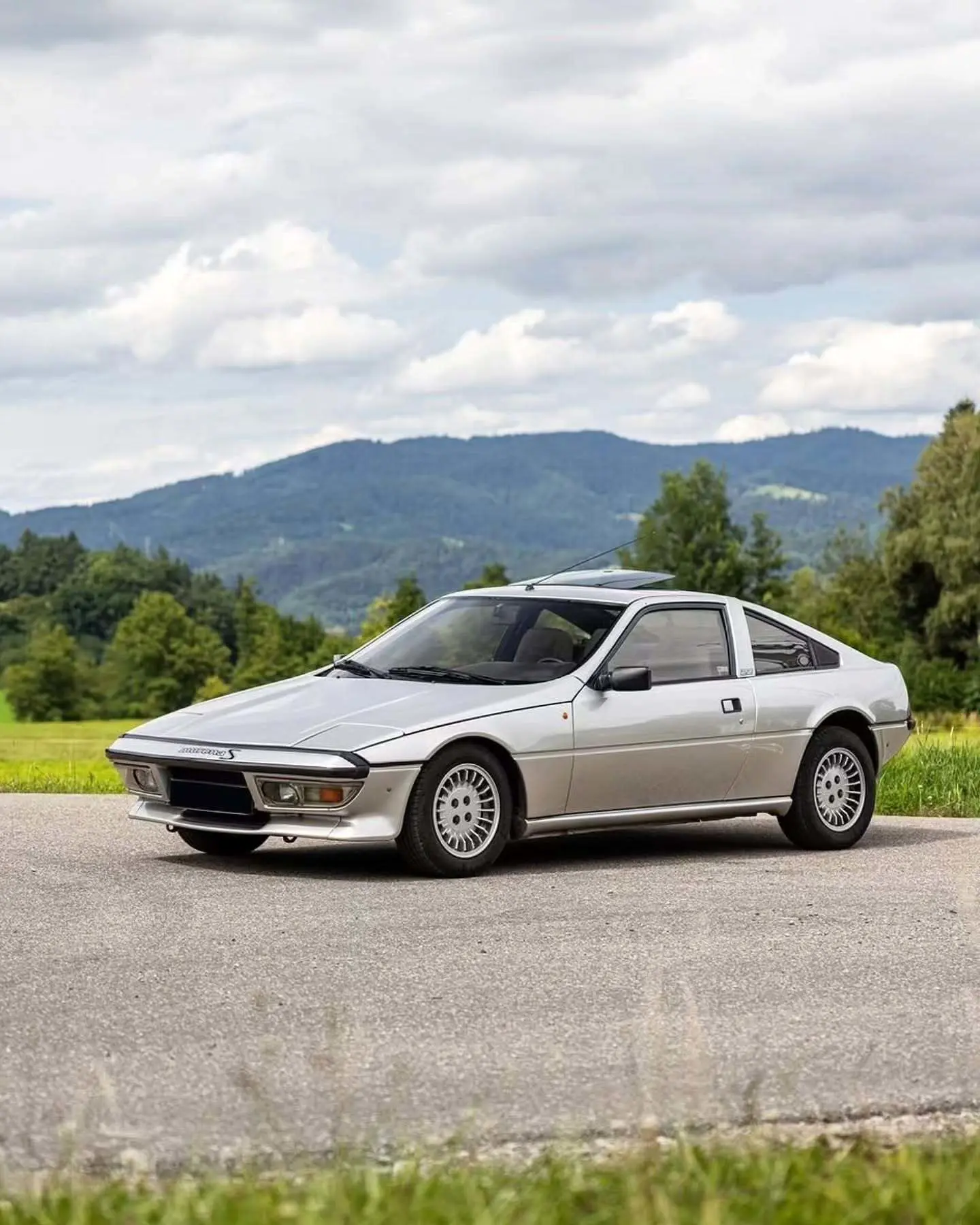 ماترا مورنا؛ دیوانه‌وارترین خودروی دهه ۸۰ با سه صندلی در یک ردیف!