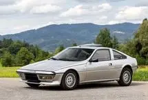 ماترا مورنا؛ دیوانه‌وارترین خودروی دهه ۸۰ با سه صندلی در یک ردیف!