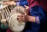 طالبان سازهای موسیقی را با تبر شکستند