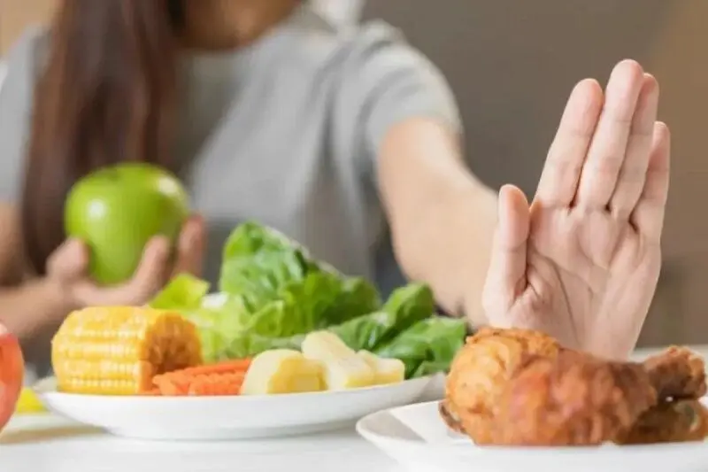 در گرمای تابستان این غذاها را نخورید
