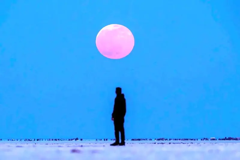 MOON-GETTY