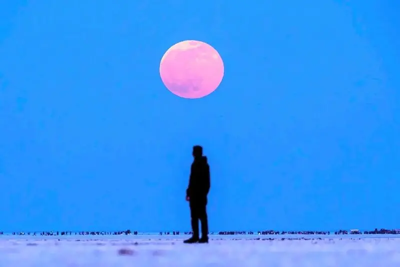 MOON-GETTY