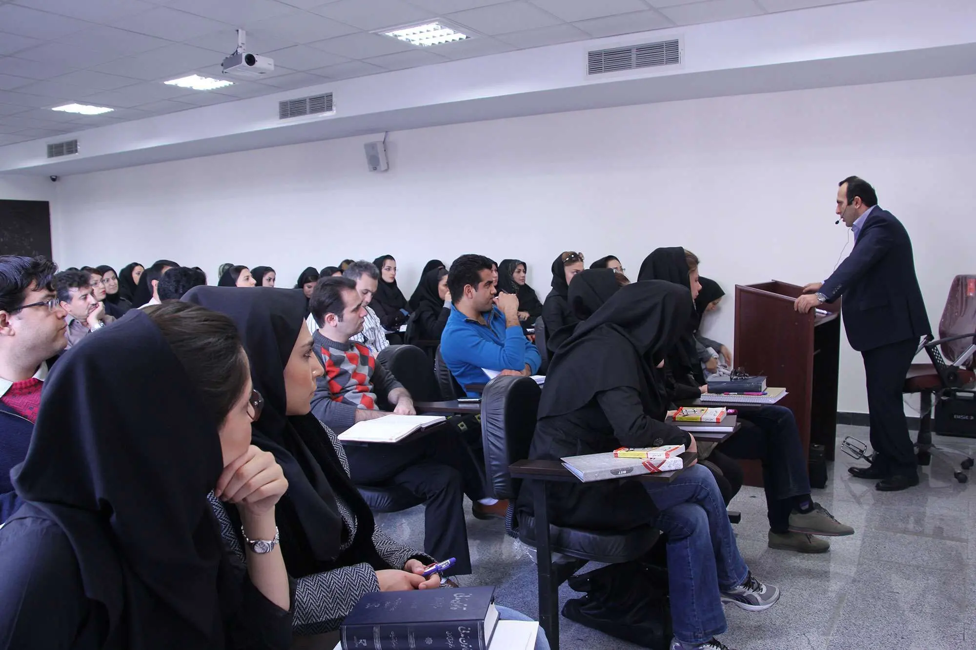  سکوت و انزوای دانشگاه، گرداب بلاتکلیفی جامعه
