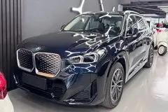 بی‌ام‌و iX1 2025؛ شاسی‌بلند تمام برقی آلمانی در ایران