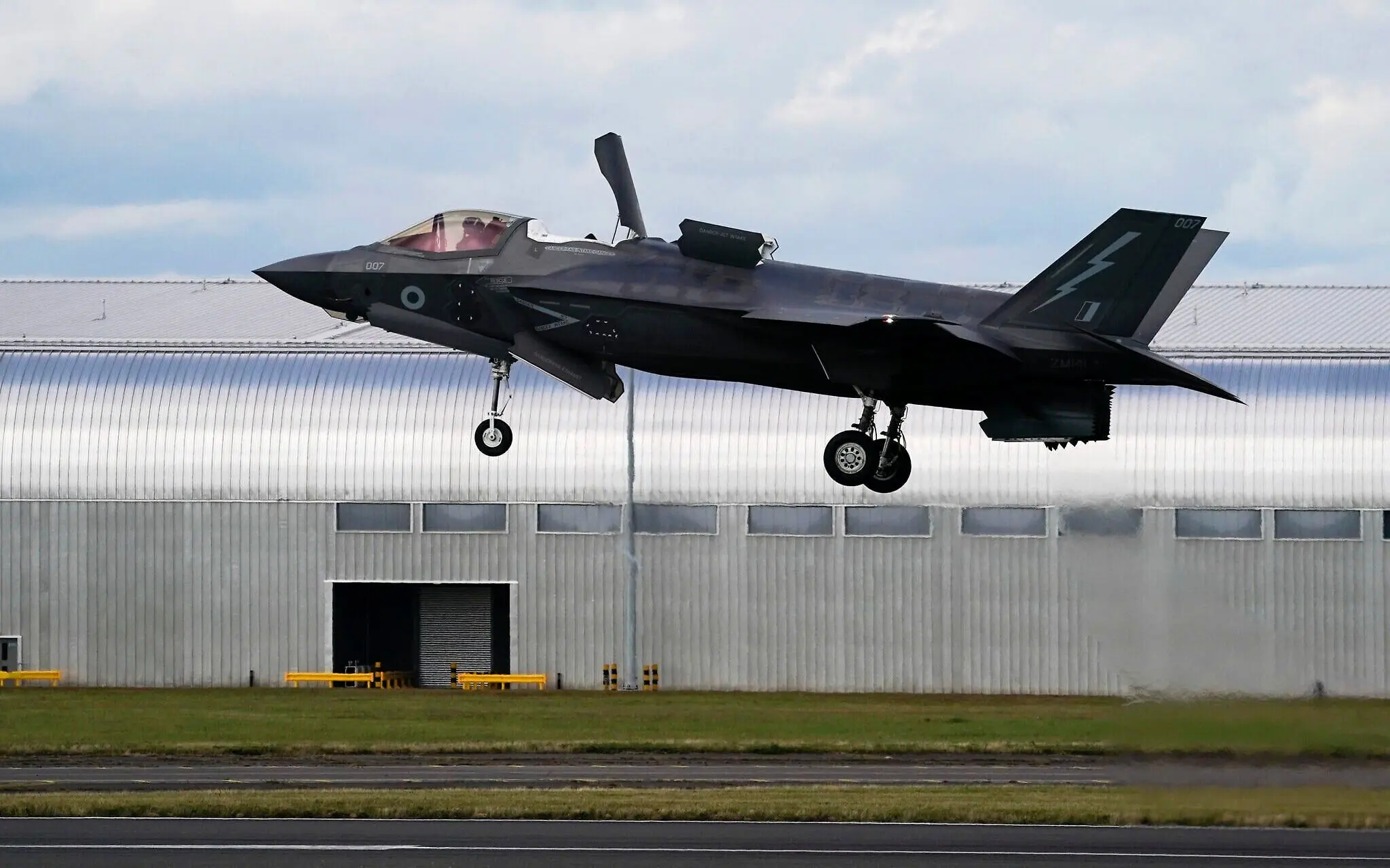 پرواز جنگنده‌های اف-۳۵ در آسمان ریاض