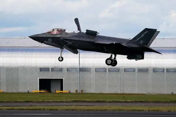 پرواز جنگنده‌های اف-۳۵ در آسمان ریاض