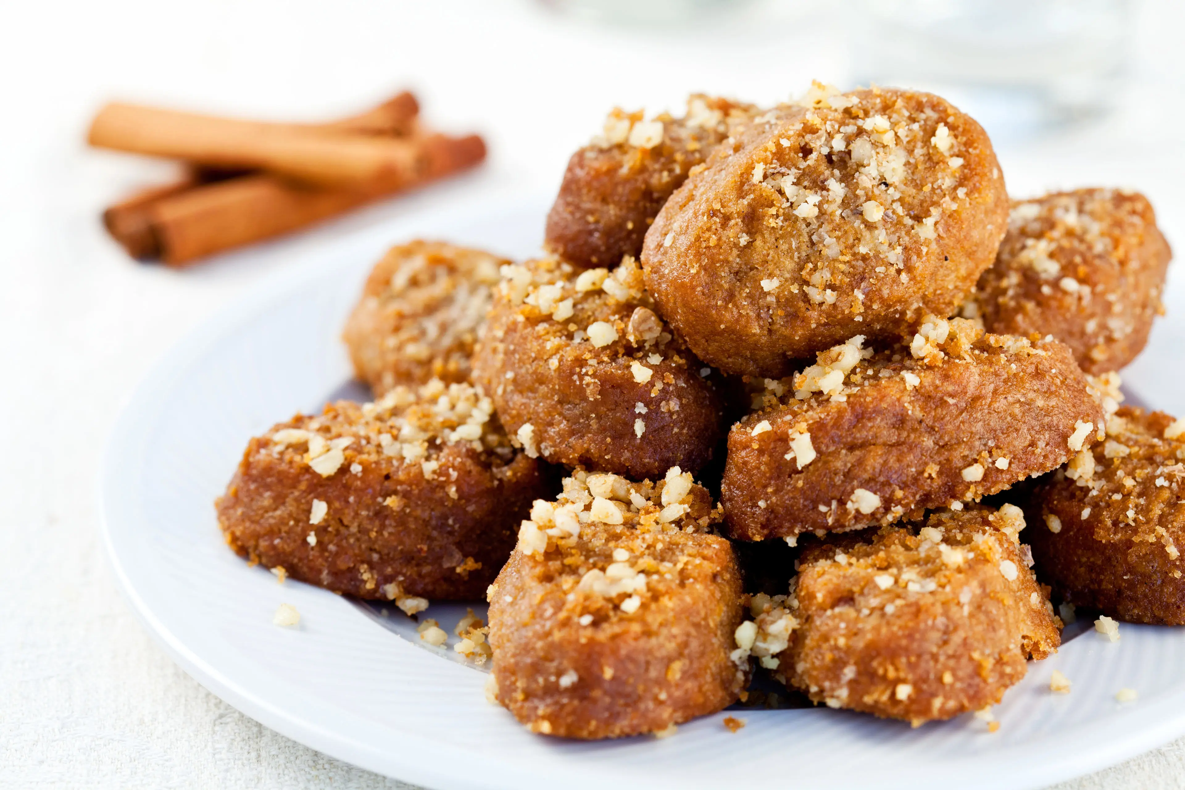 طرز تهیه ملوماکارونا؛ شیرینی سنتی یونانی با عطر پرتقال