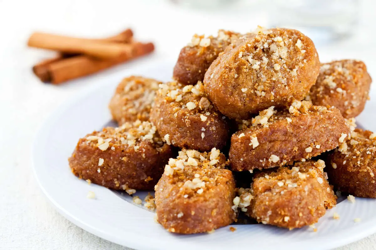 طرز تهیه ملوماکارونا؛ شیرینی سنتی یونانی با عطر پرتقال