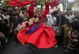 تصاویر؛ جشن صوفیان با طبل‌نوازی، رقص و چراغانی