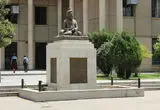 یک عکس یک روایت: فردوسی نشسته در قلب دانشگاه تهران