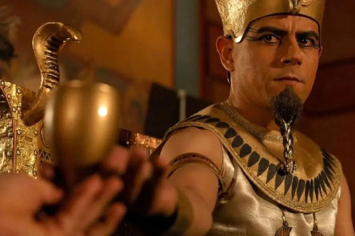 «نفرتیتی، آخناتون و یوزارسیف» در پشت صحنه سریال یوسف پیامبر؛ سال 85 