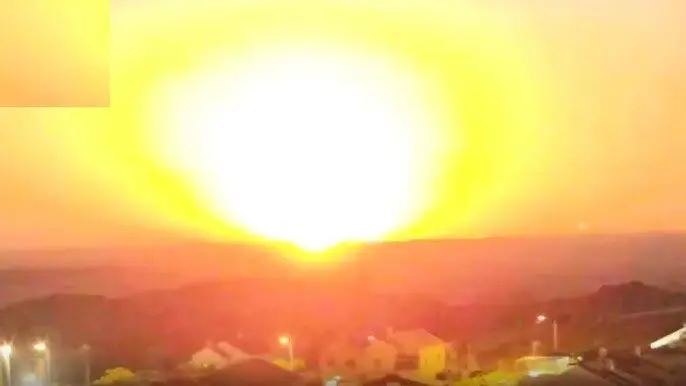 ببینید؛ انفجار مهیب، آسمان شب غزه را روشن کرد