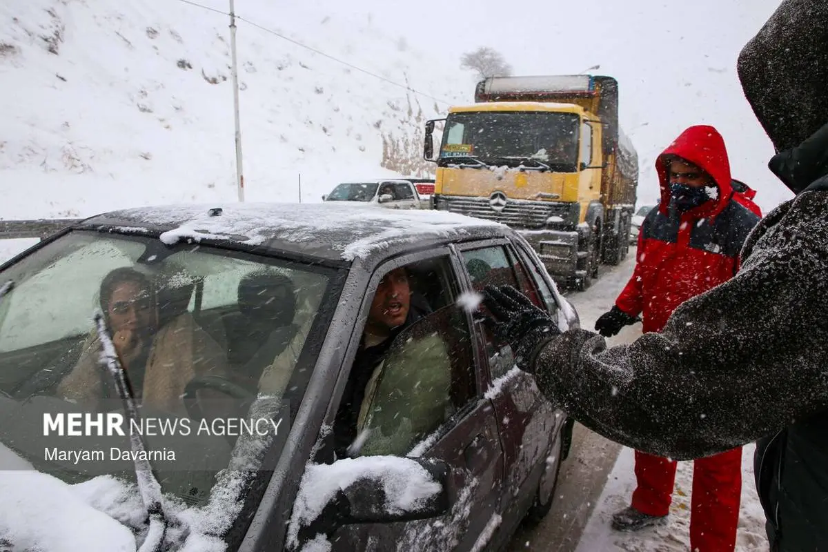 تصاویر؛ گیر کردن خودروها در گردنه برفی امین‌الله بجنورد 13