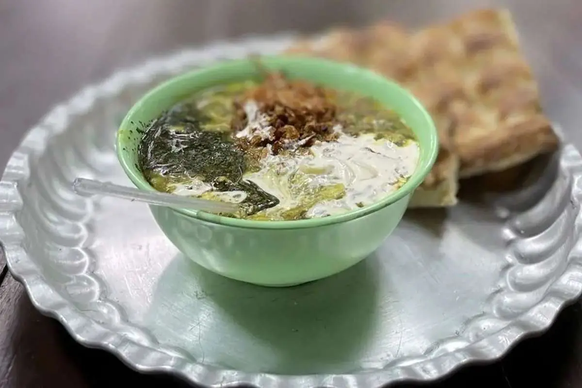 طرز تهیه آش رشته با ماست و کشک؛ غذای سنتی شمالی با طعمی بینظیر
