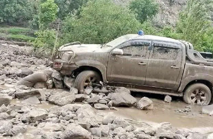 ببینید: سیل خانمان سوزی که به خودروها هم رحم نکرد