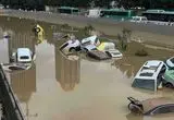 نجات راننده از غرق شدن با شکستن سانروف خودرو