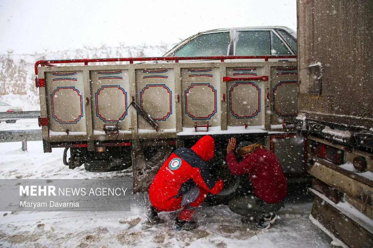 تصاویر؛ گیر کردن خودروها در گردنه برفی امین‌الله بجنورد 15