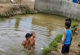 نجات معجزه‌آسای دختربچه از کانال آب 