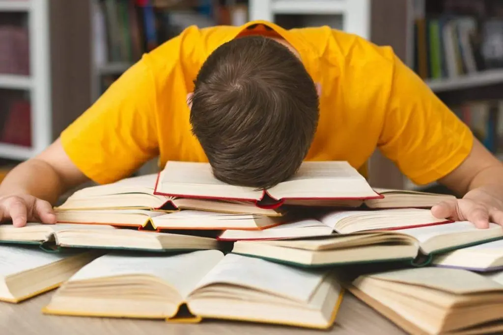 چرا موقع درس‌خواندن، همه کارها جذاب می‌شود؟