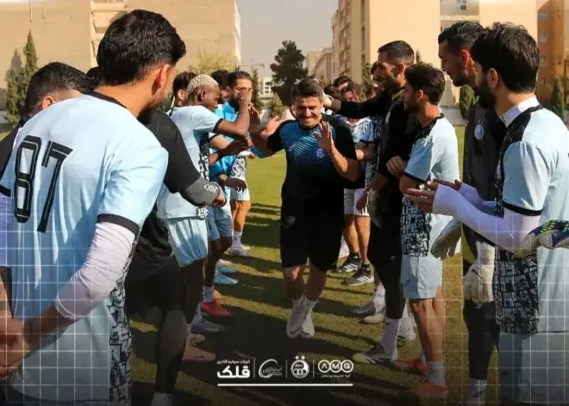 تصویر؛ جشن تولد اختصاصی وریا غفوری در تمرین استقلال