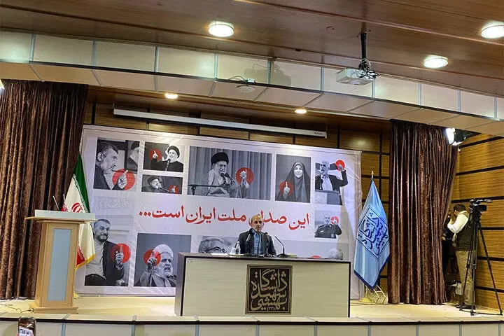 رئیس صدا و سیما آمد، دانشجوها نه!