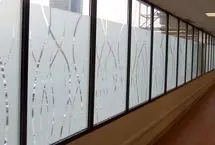 افزایش مقاوت شیشه‌ها در برابر موج انفجار؛ انواع الگوهای چسب زدن