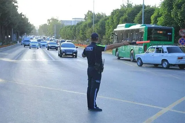 تصادف هولناک یک خودرو با پلیس‌های موتورسوار در تاشکند