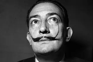 سالوادور دالی راز سبیل «بسیار تهاجمی» خود را فاش می‌کند! 
