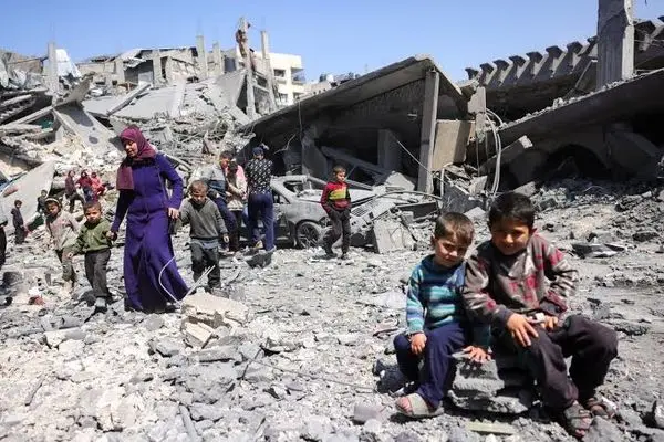 شوک پیرمرد فلسطینی از شهادت اعضای خانواده‌اش