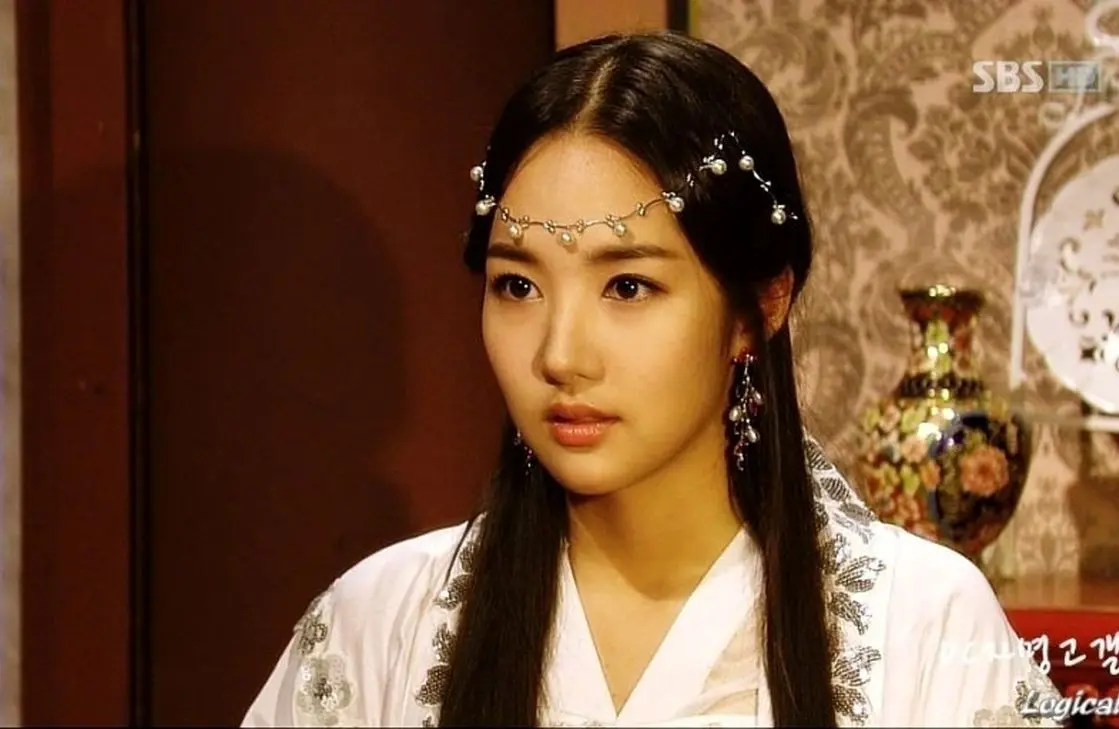 «پرنسس لاهی» در اتاق گریم سریال «جومونگ 3» با یک نوزاد