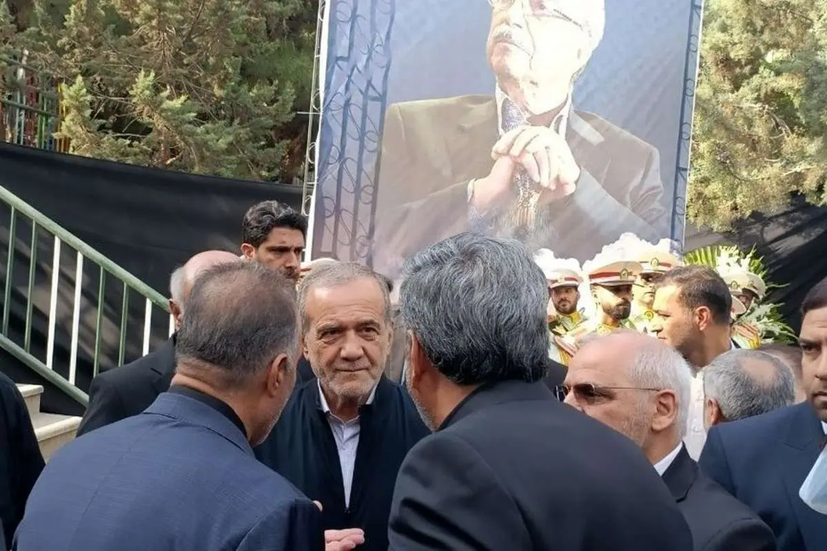 حضور رئیسجمهور در مراسم تشییع پیکر «ناصر قفلی»