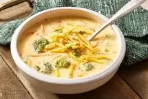 سوپ بروکلی و پنیر چدار؛ سوپ خاص با طعم پنیر