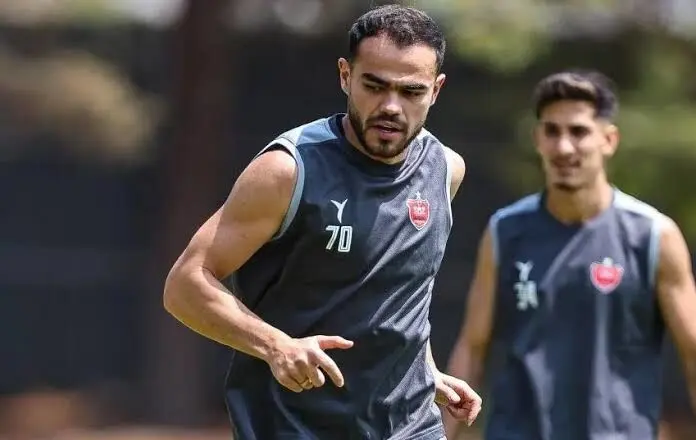 پرسپولیس - اوستون اورونوف؛ مشکلی وجود دارد؟