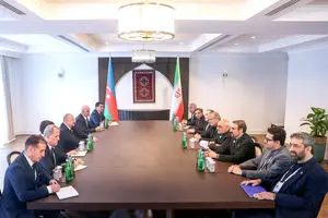  برخاستن پزشکیان هنگام ورود علی‌اف، حتی اگر نشانه ادب بود، ادب بی‌موقع بود