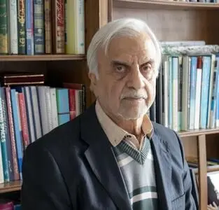 مصطفی هاشمی طبا: نه راه‌اندازی قطار تهران قم اصفهان توجیه دارد، نه تخصیص ارز به چای دبش؛ چیزی که وجود ندارد عقل سلیم است