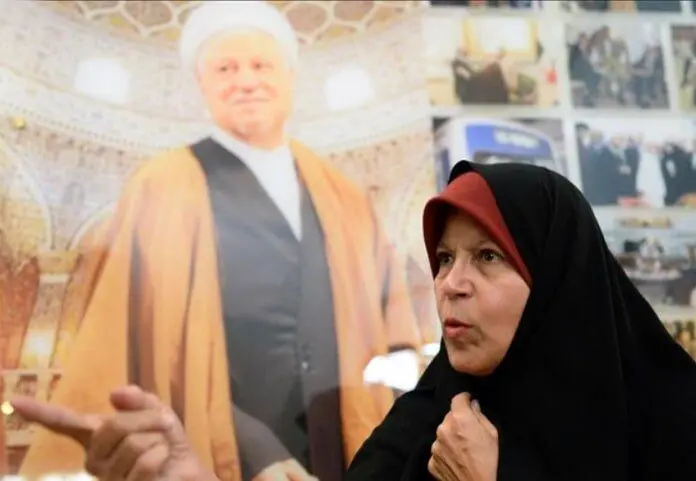 ظاهر متفاوت فائزه هاشمی با کاپشن آمریکایی